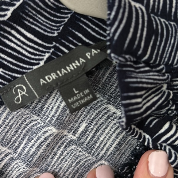 Navy Blue and White Pattern Sleeveless Ruffle Top size large - Picture 5 of 9